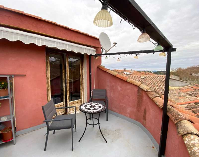 à vendre maison de village rénovée avec terrasse à saint-chinian